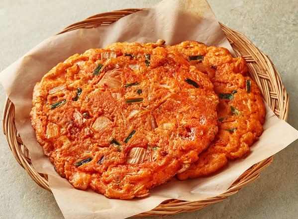 Korean Style Kimchi Pan Cake (Kimchi Jeon) (김치전 辣泡莱煎餅)